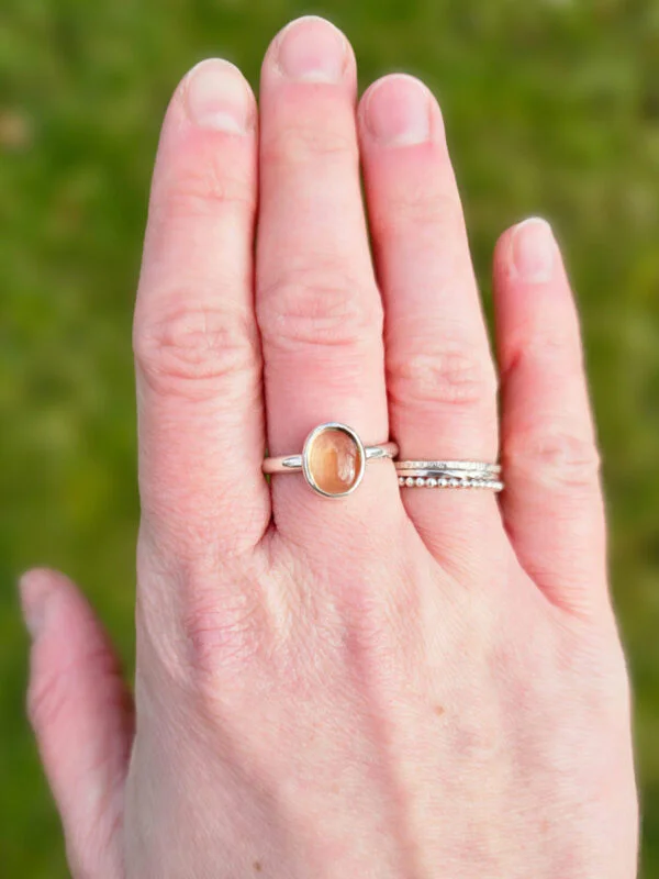 Bague en argent sertie d'une citrine ovale