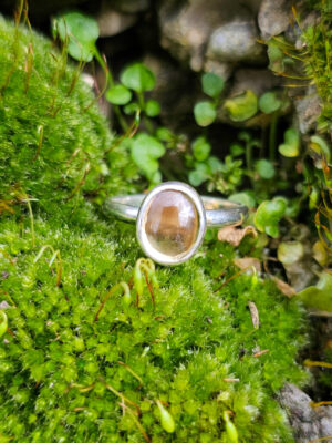 Bague en argent sertie d'une citrine ovale