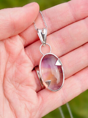 Collier en argent serti d'une Amétrine ovale