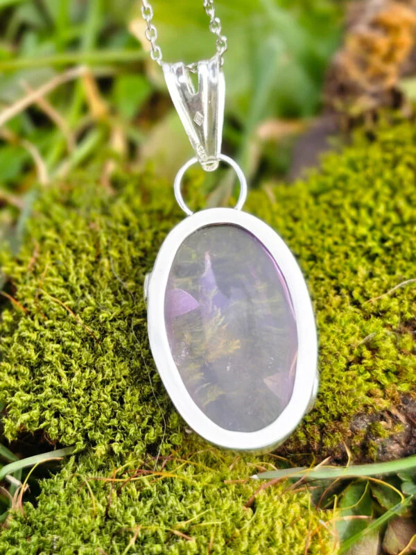 Arrière d'un collier en argent serti d'une Amétrine ovale
