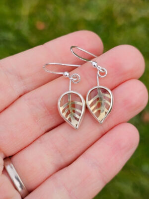 Boucles d'oreilles en argent en forme de feuilles serties de citrine
