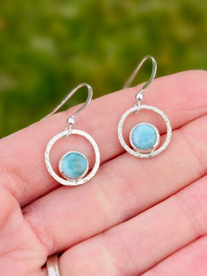Boucles d'oreilles en argent serties de larimar