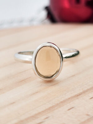 Bague en argent sertie d'une citrine ovale