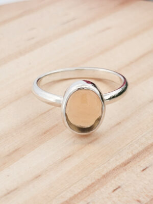 Bague en argent sertie d'une citrine ovale