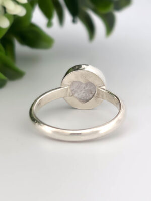 Bague en argent sertie d'un quartz rose