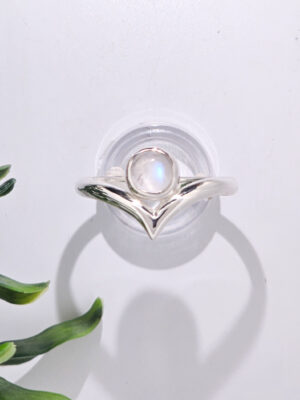 Bague en argent sertie d'une pierre de lune