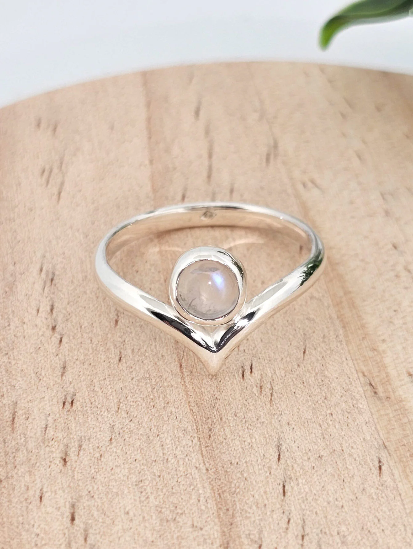Bague en argent sertie d'une péristérite