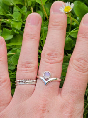 Bague en argent sertie d'une pierre de lune