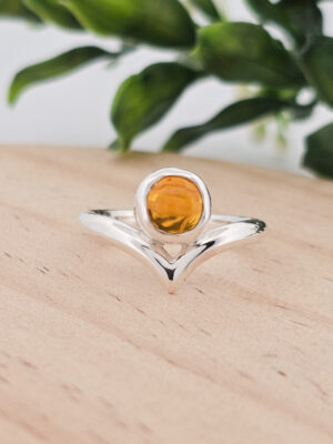 Bague en argent sertie d'une Opale de feu