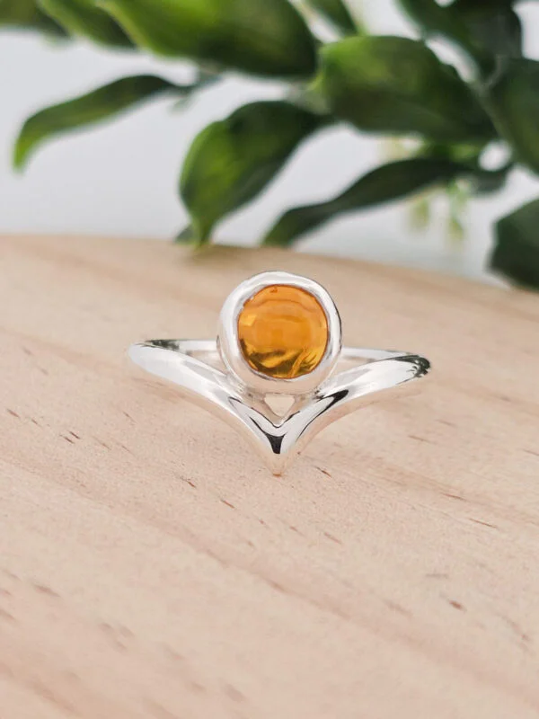 Bague en argent sertie d'une Opale de feu