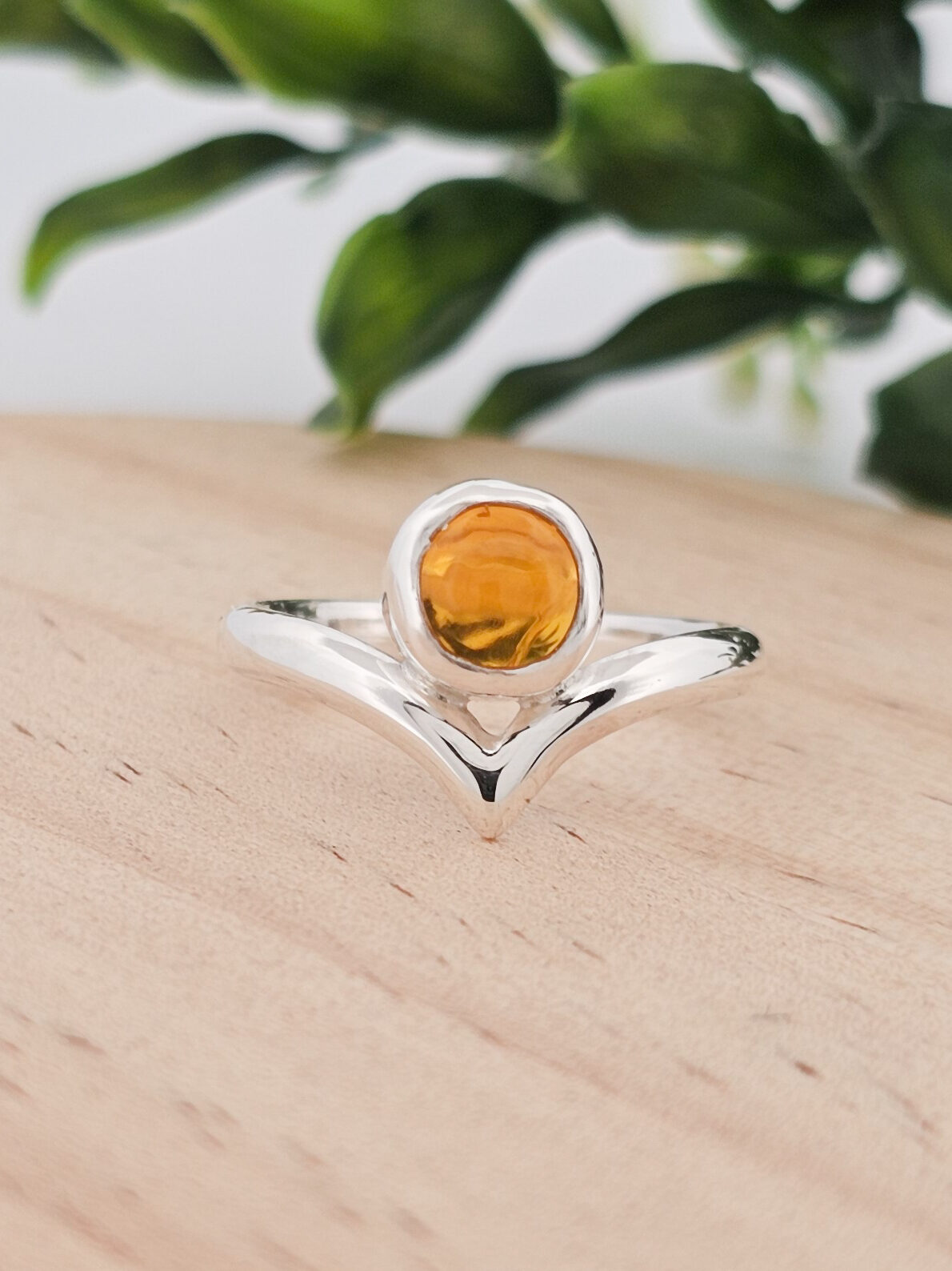 Bague en argent sertie d'une Opale de feu