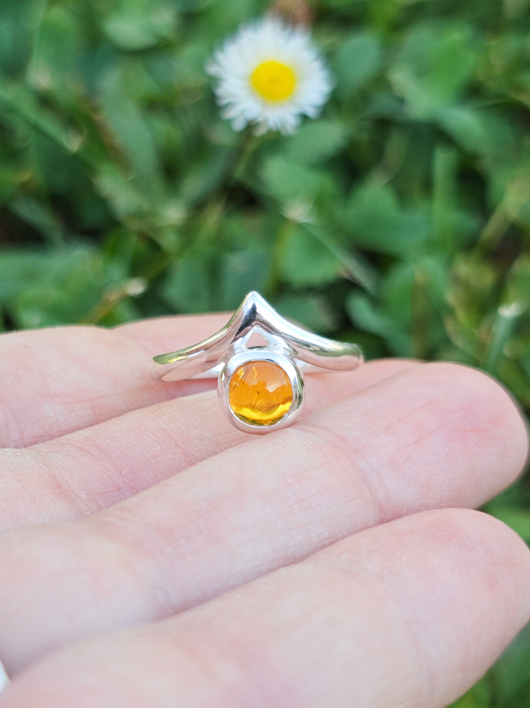 Bague en argent sertie d'une Opale de feu