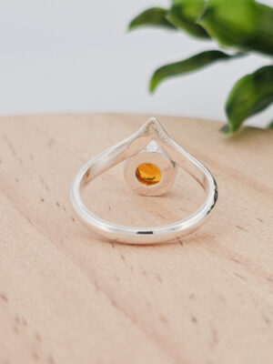 Bague en argent sertie d'une Opale de feu