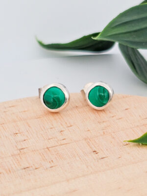 Boucles d'oreilles en argent modulables serties de malachites naturelles avec feuilles en argent texturées