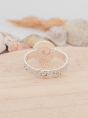 Bague en argent texturé sertie d'un Oeil de Sainte Lucie