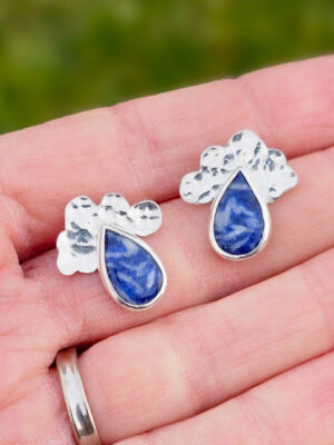 Boucles d'oreilles en argent en forme de nuages serties de sodalites