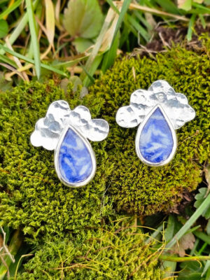 Boucles d'oreilles en argent en forme de nuages serties de sodalites