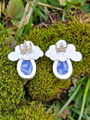 Boucles d'oreilles en argent en forme de nuages serties de sodalites