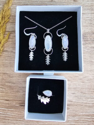 Parure en argent sertie de péristérites avec des feuilles de chêne texturées