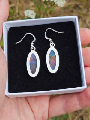 Boucles d'oreilles en argent serties de labradorites spectrolites ovales