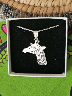 Collier en argent en forme de girafe