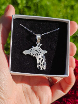 Collier en argent en forme de girafe