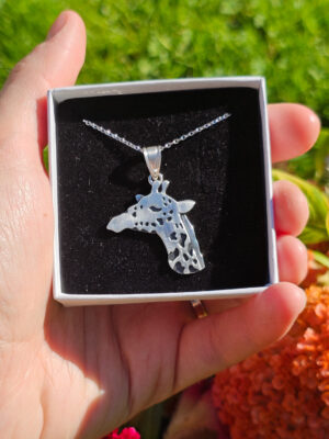 Collier en argent en forme de girafe