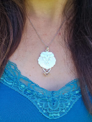 Collier en argent lion serti d'une tourmaline