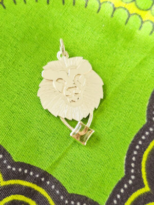 Collier en argent lion serti d'une tourmaline