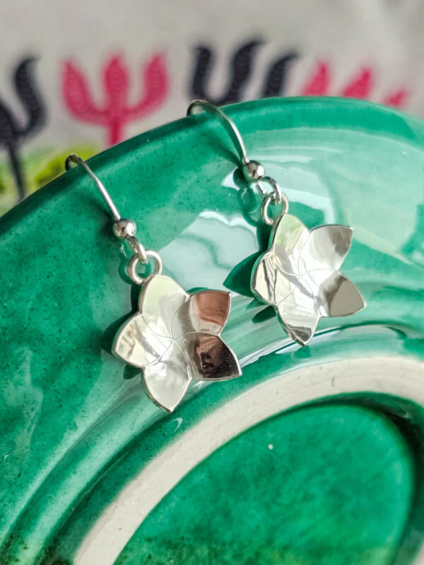 Boucles d'oreilles fleurs de frangipanier en argent