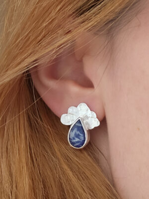 Boucles d'oreilles en argent en forme de nuages serties de sodalites