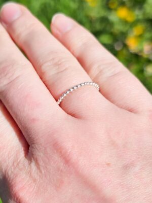 Bague perlée en argent