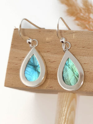 Boucles d'oreilles en argent serties de labradorites en forme de gouttes