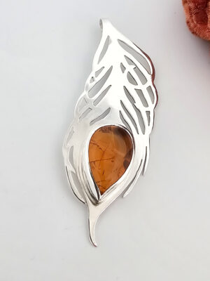 Collier en argent en forme de plume de phoenix serti d'une Opale de feu