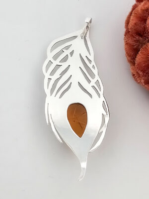 Collier en argent en forme de plume de phoenix serti d'une Opale de feu