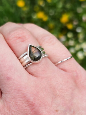 Trio de bagues en argent avec une bague en labradorite