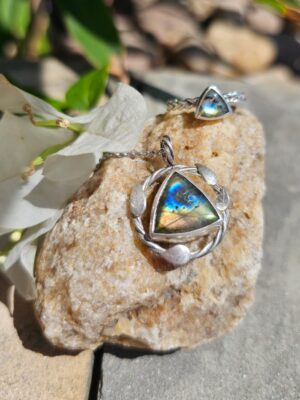 Parure de bijoux en argent sertis de labradorites