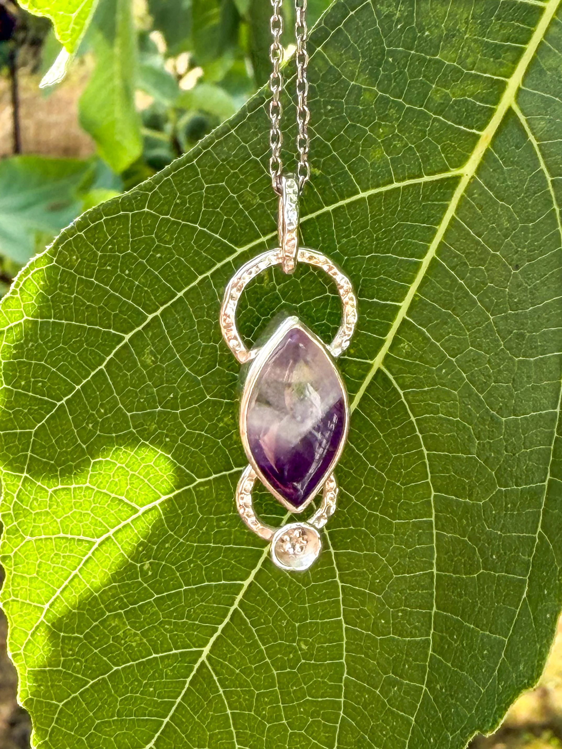 Pendentif en argent serti d'une Améthyste