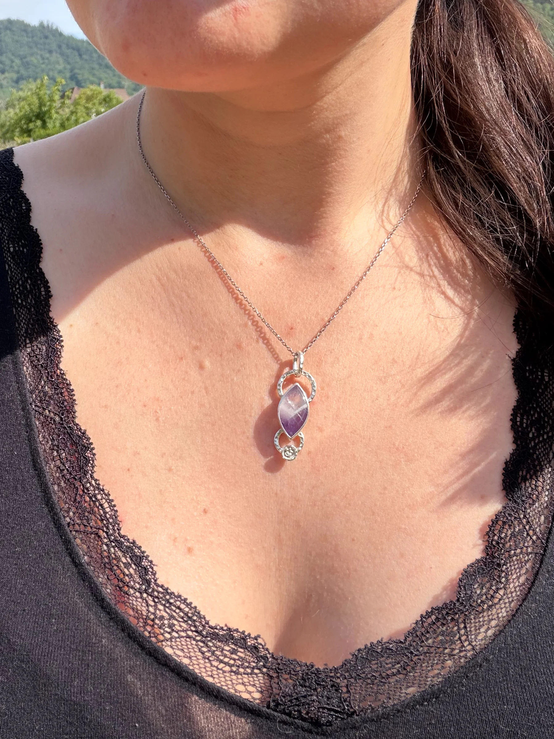 Pendentif en argent serti d'une Améthyste