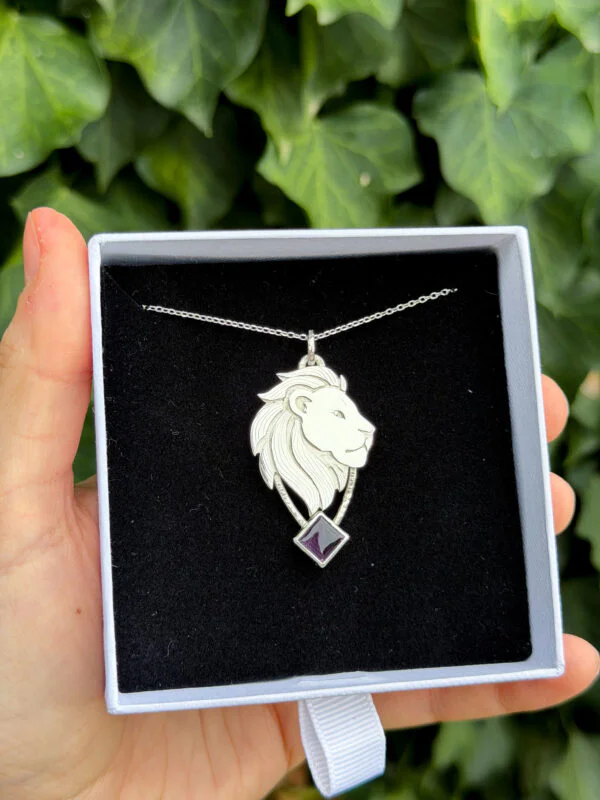 Collier lion en argent serti d'une améthyste